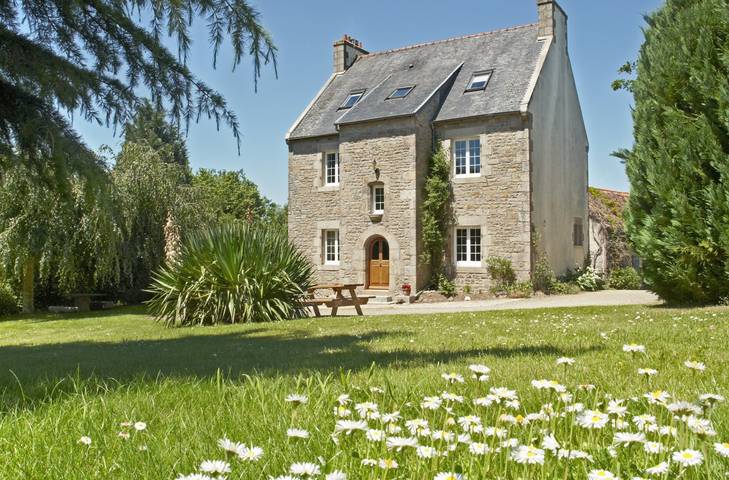 Gîte pour 12 personnes, avec terrasse ainsi que jacuzzi et jardin, animaux acceptés