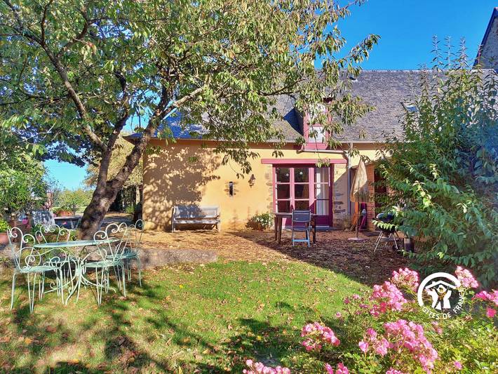 Gîte pour 7 personnes, avec terrasse ainsi que jardin et piscine à Niafles