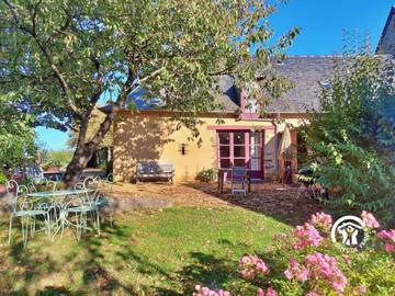 Gîte pour 7 personnes, avec jardin ainsi que terrasse et piscine dans Mayenne