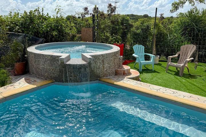 Villa pour 8 personnes, avec piscine ainsi que jacuzzi et jardin en Martinique - 4