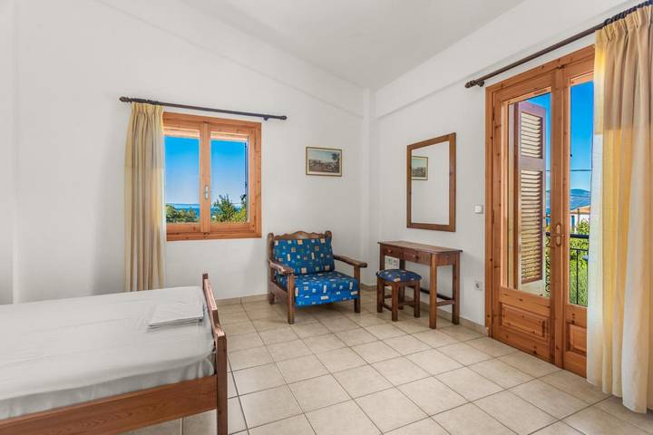 Gîte pour 4 personnes, avec jardin, adapté aux familles dans Stoupa - 3