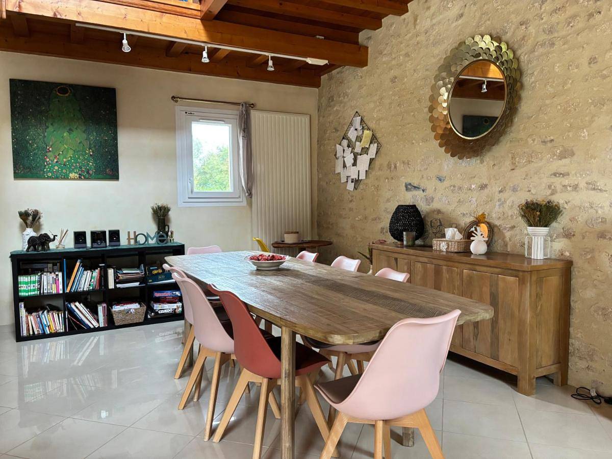 Le So Art, grande maison 4 chambres, terrain de pétanque, grand jardin clos, flipper, babyfoot, jeux Arcade, ping pong,1 km mer, proche golf, Port en Bessin, Bayeux et plages du débarquement, adaptée enfants in Commes, Bayeux und Umgebung