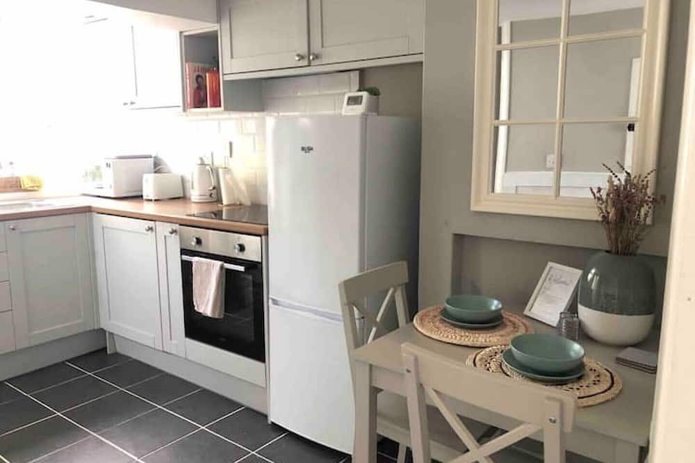 Beautiful, renovated 1 Bedroom Cottage, with private yard. Great location. in Oadby and Wigston, Heart of England