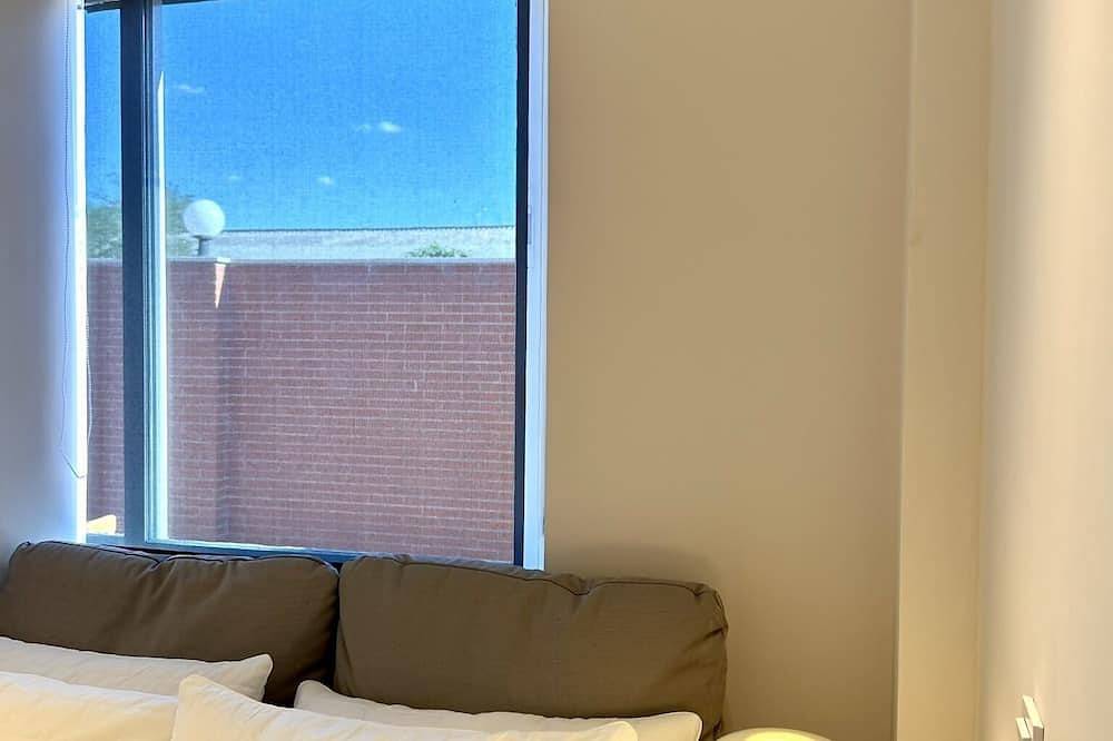 Entire apartment, New Apartment Madrid Feria 102 in Madrid, Madrid Province
