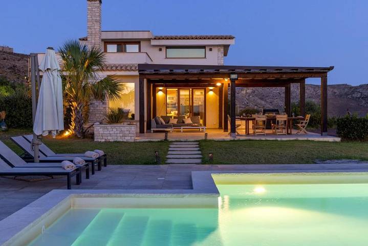 Ferienhaus für 10 Personen, mit Balkon und Terrasse sowie Garten und Pool