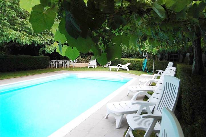 Casa rural para 5 personas, con vistas y piscina además de jardín y terraza, Se admiten mascotas en Esteiró