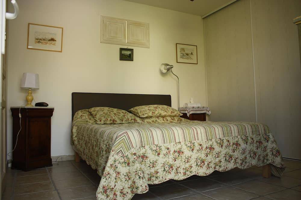 Pleasant house in Provence, Large terrace and enclosed garden, rated 3 stars in Saint-Chamas, Côte méditerranéenne (France)