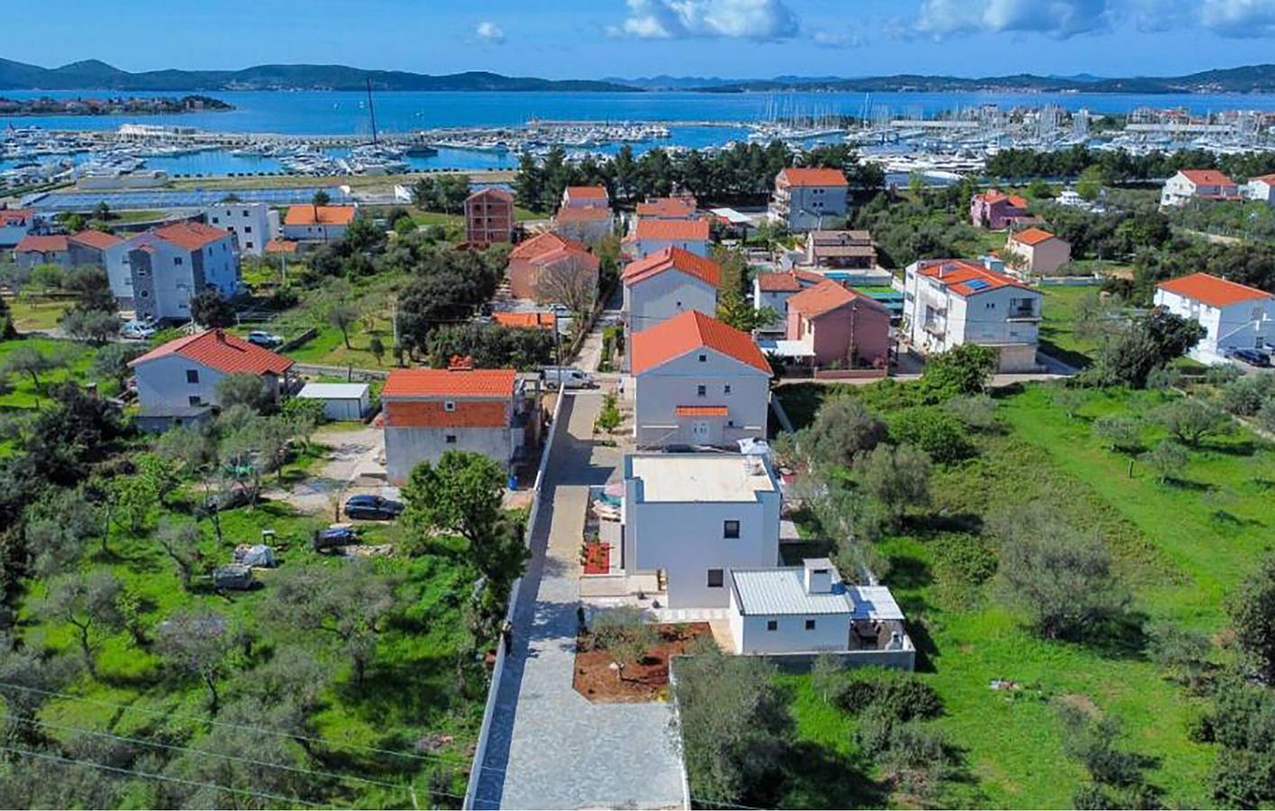 Gemütliche 2-Zimmer-Wohnung mit Pool und WLAN, in der Nähe des Strandes Dječji Raj in Sukosan, Zadar