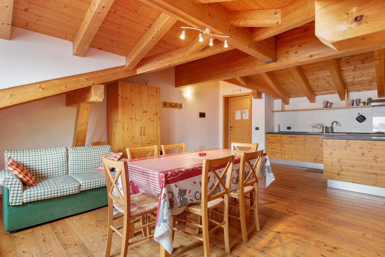 Apartamento entero, Apartamento 'Monte Bianco' con vistas a la montaña, terraza compartida y Wi-Fi in Mazod (Torgnon), Municipio de Torgnon