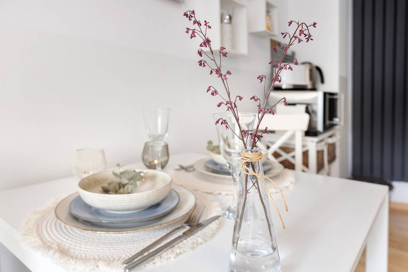 Ganze Wohnung, Ferienwohnung 'Am Hohentwiel' mit Bergblick, privater Terrasse und Wlan in Singen, Hegau