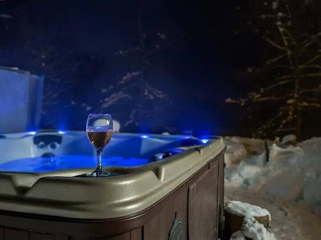 Le Sommet, 25 min from Tremblant with Spa in Labelle, Québec