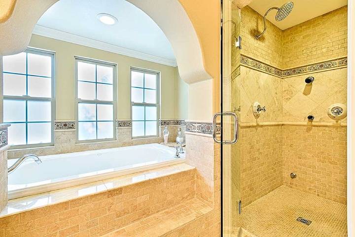 Vacation rental for 8 people, with yard and hot tub as well as pool in Irvine