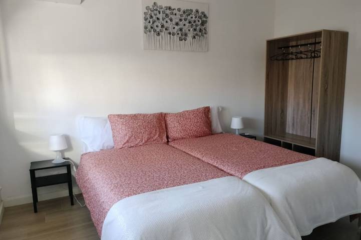 Ferienwohnung für 2 Personen, mit Whirlpool und Terrasse sowie Garten