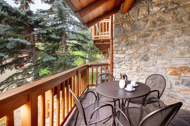 Ganze Wohnung, Ferienwohnung 'Aurora Villa Nordica' mit Bergblick, privater Terrasse und Wlan in Livigno (Stadt), Livigno