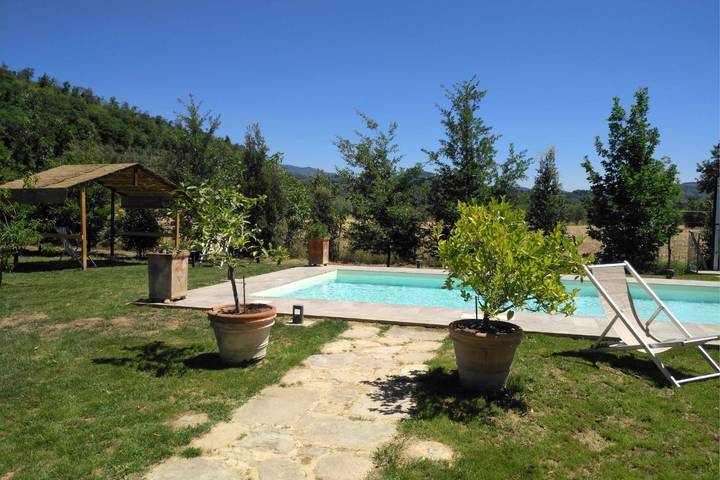 Location de vacances pour 6 personnes, avec piscine ainsi que terrasse et jardin à Arezzo - 3