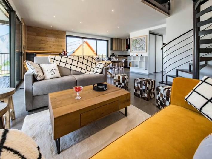 Gîte pour 13 personnes, avec balcon dans Office De Tourisme Des Albiez - 2