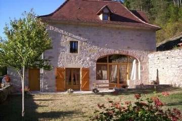 Gîte pour 5 personnes, avec jardin et terrasse à Saint-Cirq-Lapopie