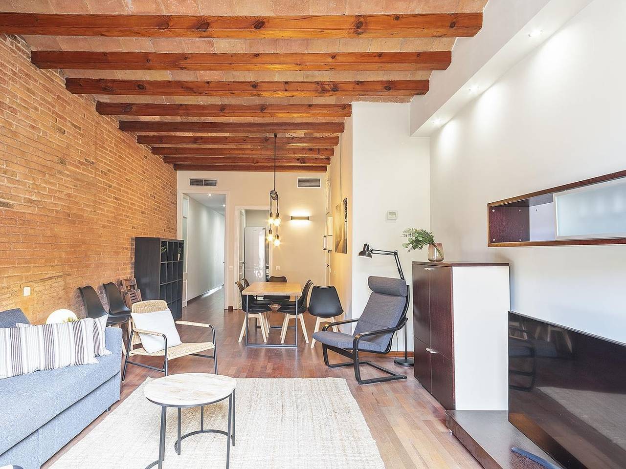 Ganze Ferienwohnung, Helle, neu renovierte Wohnung in Gràcia, ideal für Familien in Barcelona Zentrum, Barcelona