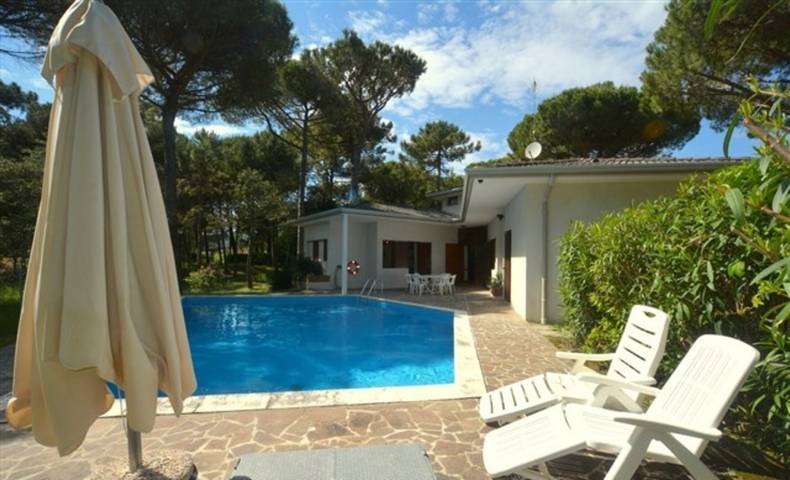 Villa für 9 Personen, mit Balkon/Terrasse - 1