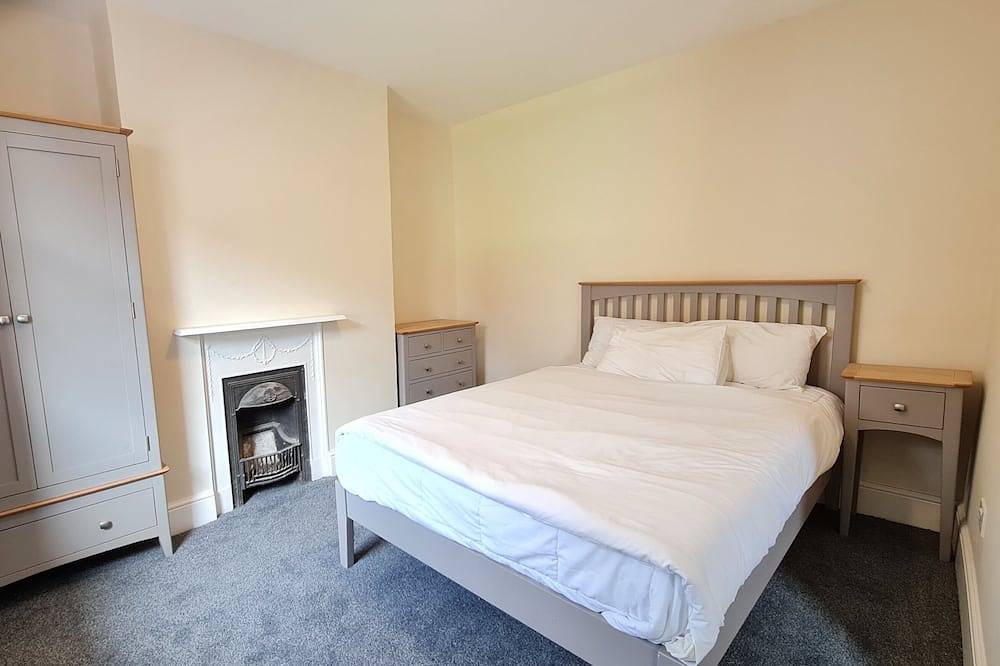 Entire apartment, Comfort studio apartment with private bathroom in Ashford, Ashford region