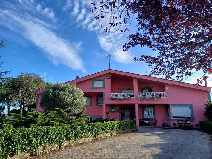 Apartamento para 9 personas, con Balcón y Terraza además de Jardín y Piscina en La Bañeza