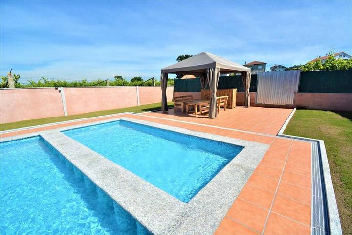 Casa de vacaciones para 6 personas, con jardín además de terraza y piscina - 1