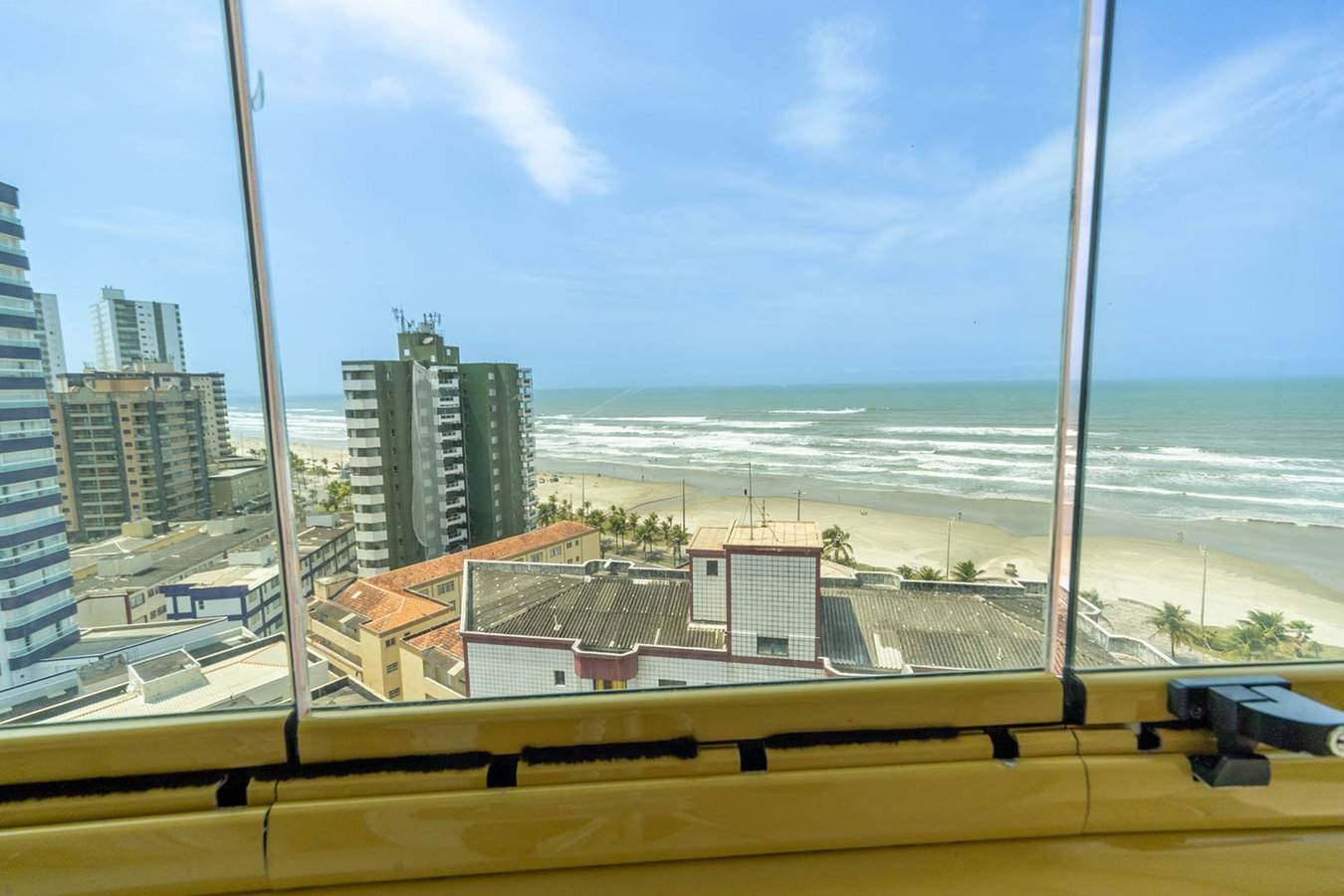 Entire apartment, Apto com Varanda e Churrasqueira a 100m da Orla in Vila Caiçara, Praia Grande