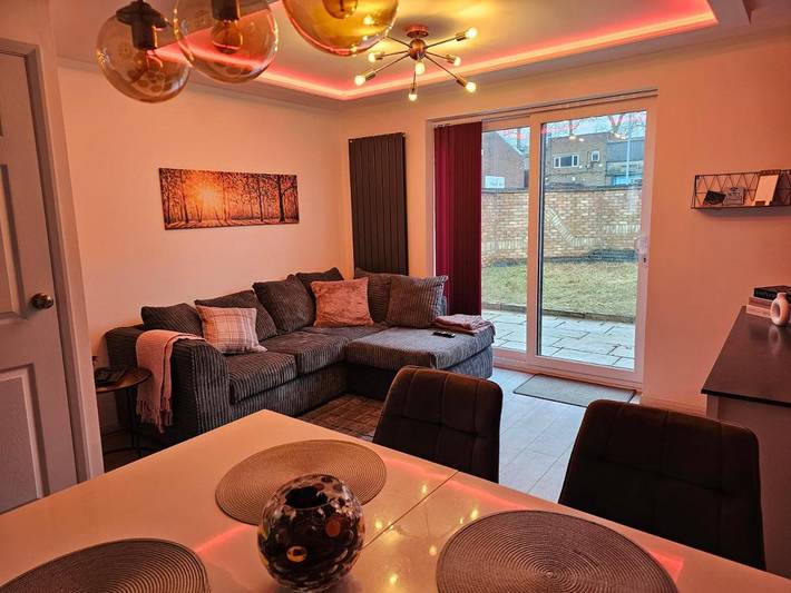 Location de vacances pour 5 personnes, avec jacuzzi et jardin à Northampton