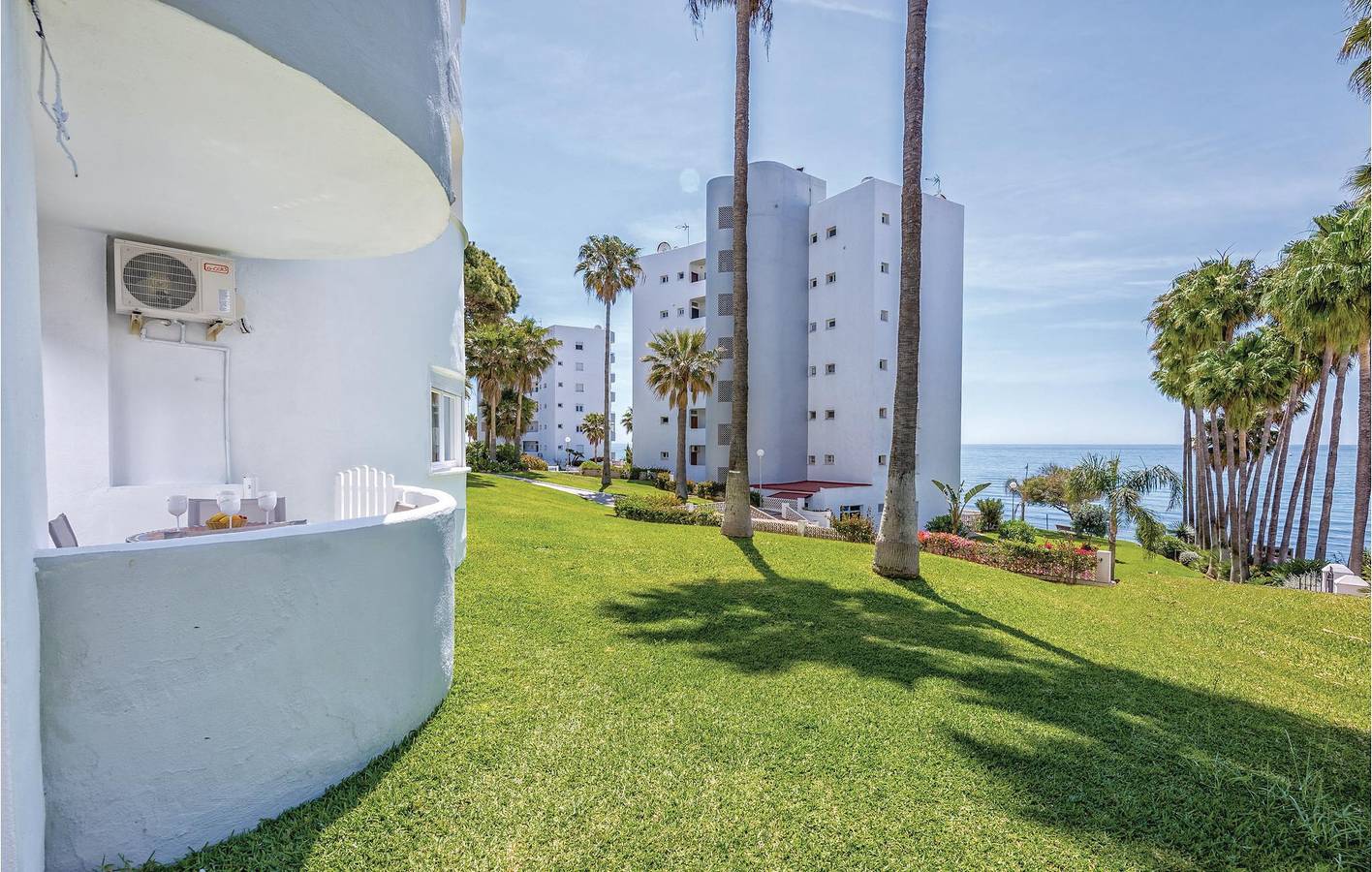 Ganze Ferienwohnung, Rückzugsort am Strand: 65qm, Parkplatz, AC, Pool & Terrasse in Sitio de Calahonda, Mijas