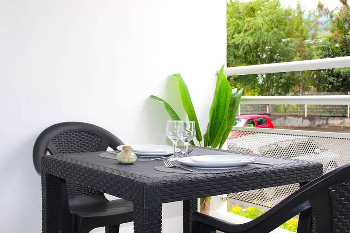 Appartement entier, Studio moderne, centre-ville, au calme et sécurisé in La Possession, Île de la Réunion