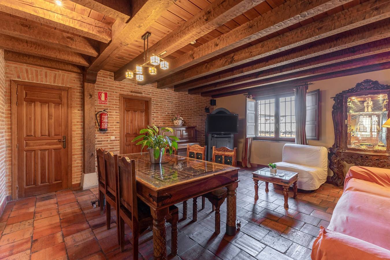 Casa di campagna 'La Tarja 2' con giardino privato e Wi-Fi in Martín Miguel, Provincia di Segovia
