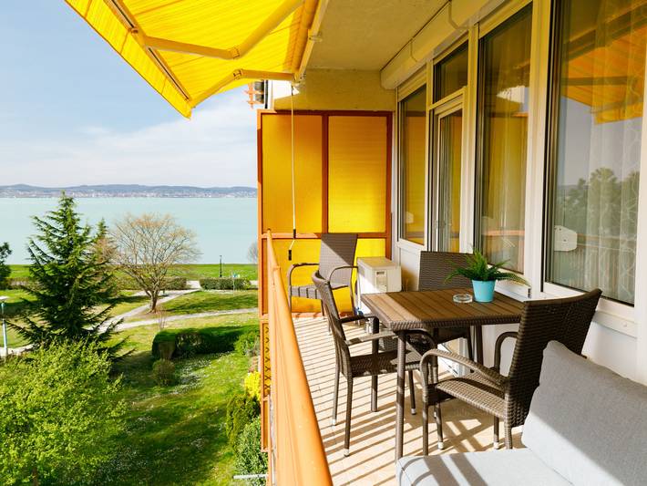 Ferienwohnung für 4 Personen, mit Balkon und Seeblick sowie Garten in Zamardi - 2