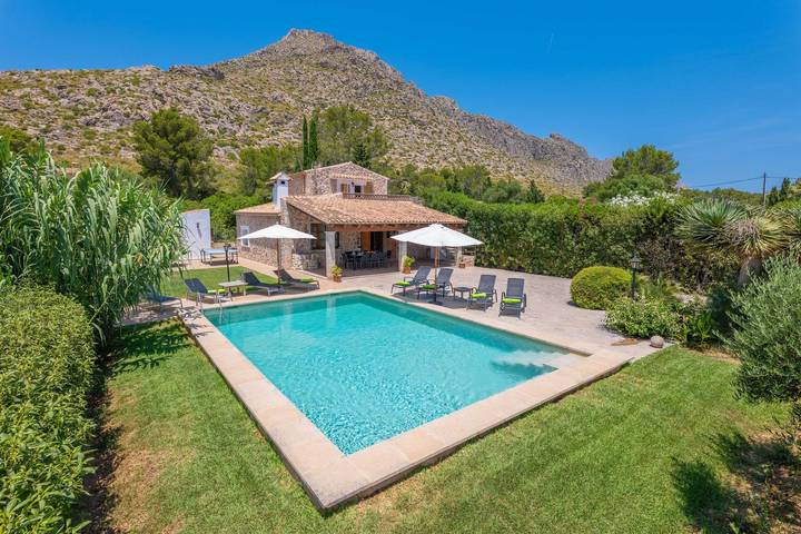Finca für Gruppen für 8 Personen, mit Terrasse in Pollença