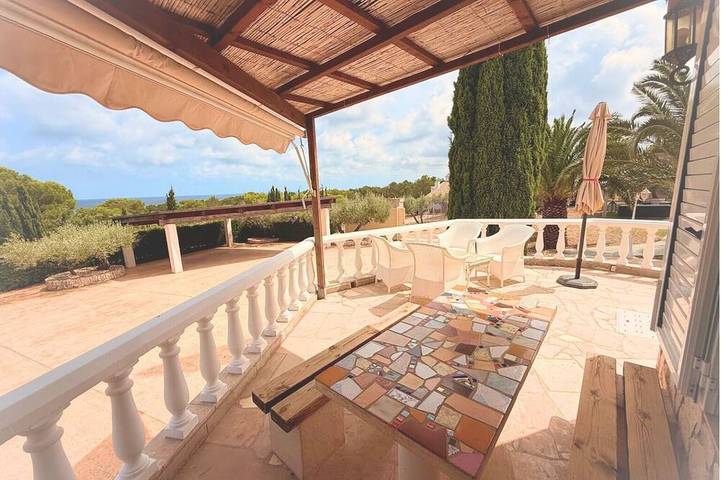 Chalet pour 5 personnes, avec jardin ainsi que piscine et terrasse, animaux acceptés à L'Ametlla de Mar