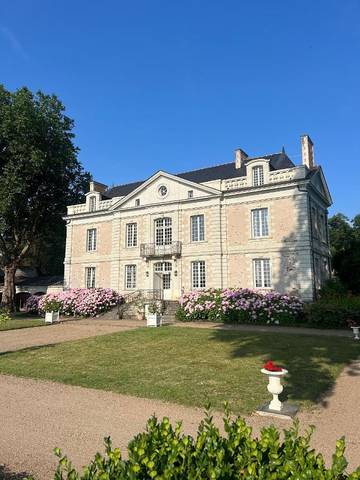 Gîte pour 3 personnes, avec jardin ainsi que vue et terrasse à Bouchemaine