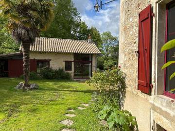 Cottage pour 2 personnes, avec terrasse ainsi que vue et jardin à Souvigné