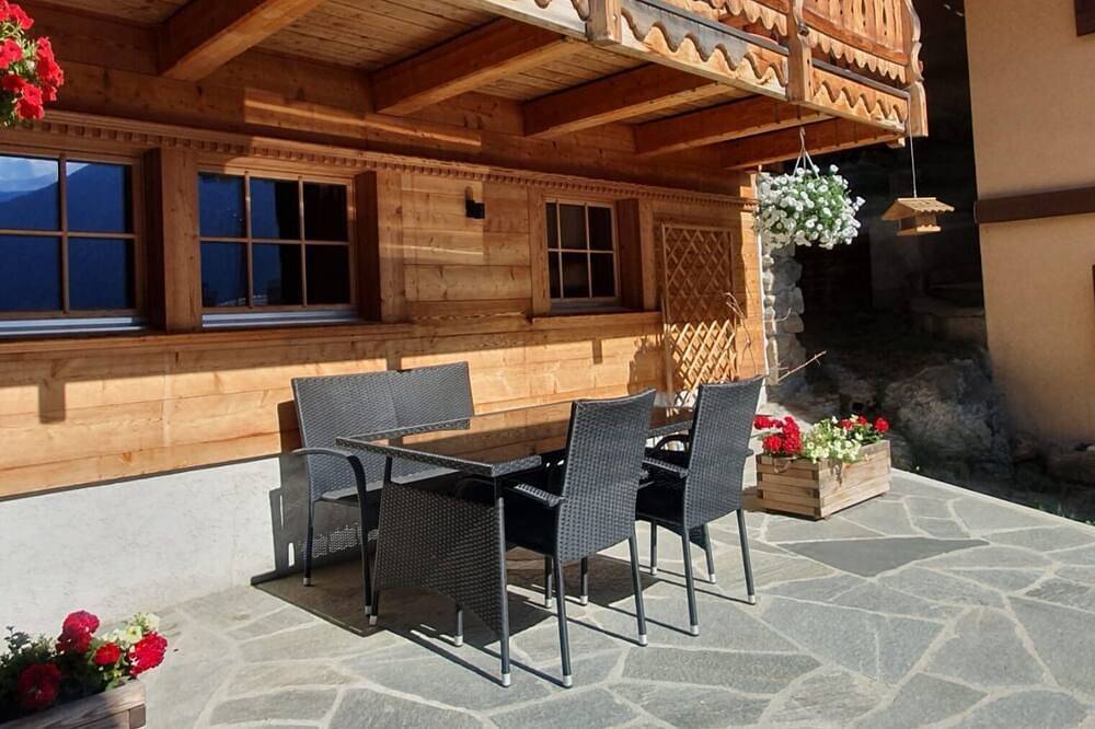 Magnifique chalet familial \"La Marmotte\" avec terrasse et balcon. Val d'Hérens in Trogne (St-Martin), Saint-Martin (VS)