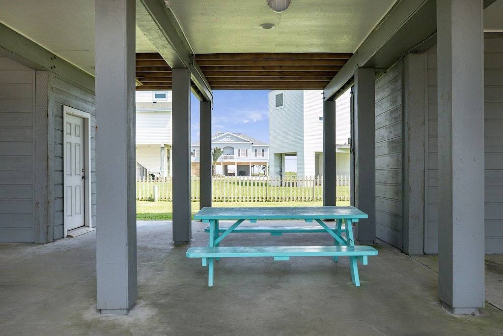 Entspannender Rückzugsort mit Blick auf den Strand (in der Nähe von Jamaica Beach) in Galveston Island, Galveston
