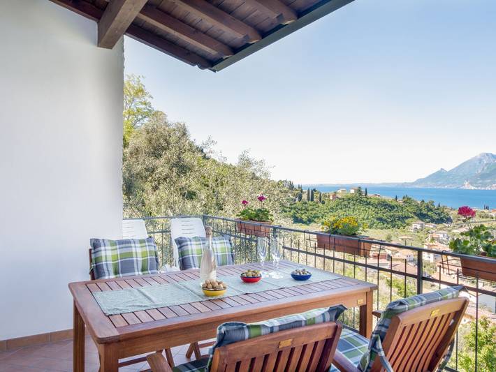 Ferienhaus für 6 Personen, mit Balkon und Terrasse sowie Garten und Seeblick in Malcesine
