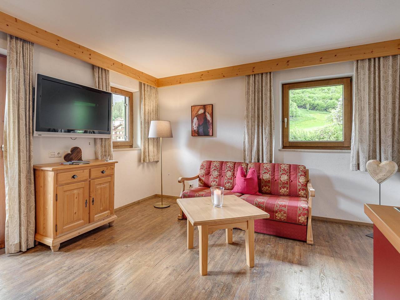 Ganze Wohnung, Kleines, feines Apartment mit Saunazugang in Tuxer Alpen, Fügen
