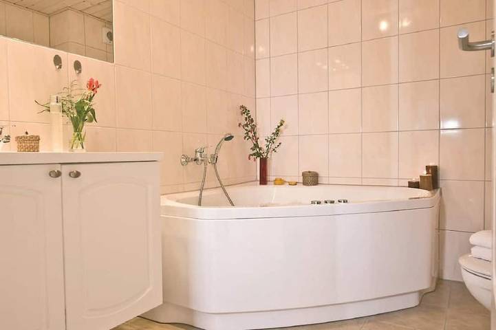 Ganze Wohnung, Ferienwohnung „Mön“ 68m² für 4 Pers. im Schlosspark Bad Saarow, Whirlpool und Kamin in Bad Saarow, Dahme-Seengebiet