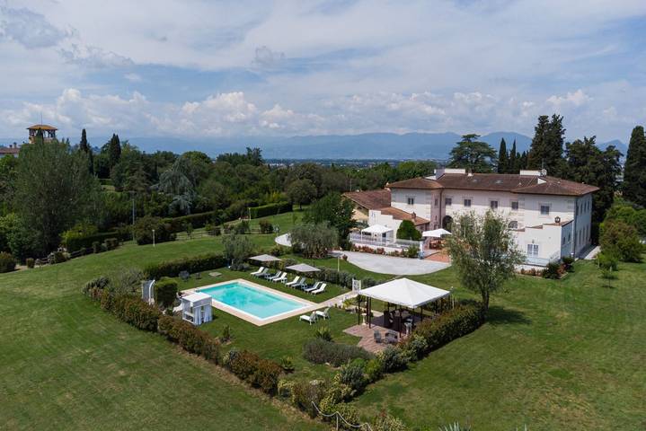 Villa Yvonne by MMega in Signa, Provincia de Prato