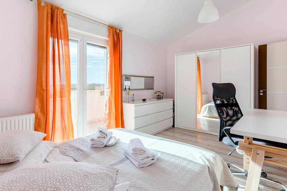 Atemberaubendes alleinstehendes Ferienhaus mit privatem Pool,  W-Lan, Klimaanlage, Tv und Terrasse in Kastel Sucurac, Kaštela
