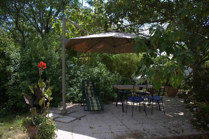 Location de vacances pour 4 personnes, avec vue ainsi que piscine et jardin à Beauvoisin - 2