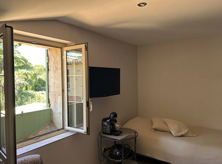 Chambre d’hôte pour 6 personnes, avec piscine ainsi que vue sur le lac et jardin dans le Lot-et-Garonne - 4