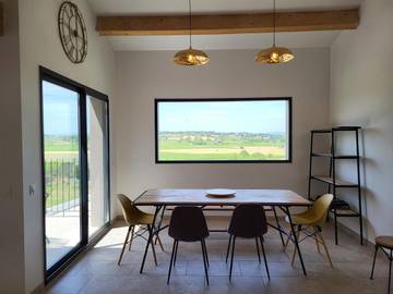 Gîte pour 6 personnes, avec vue ainsi que jardin et piscine à Tourbes