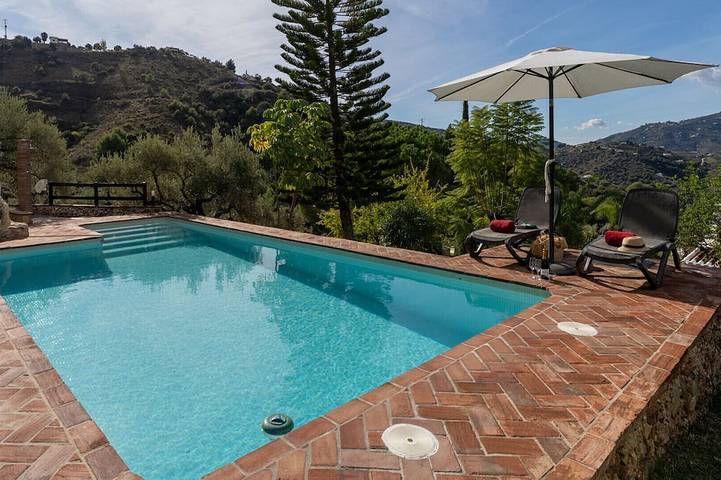 Gîte pour 4 personnes, avec Terrasse ainsi que Jardin et Piscine à Torrox
