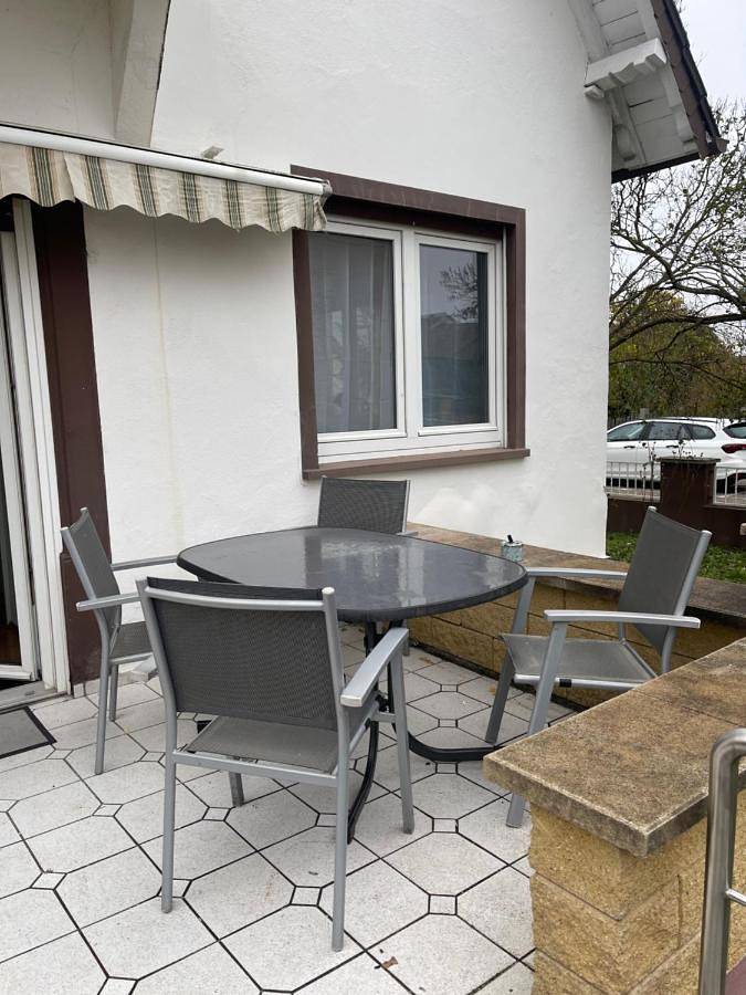 Ganze Wohnung, Three-Bedroom Apartment in Wörth am Rhein, Rheinebene
