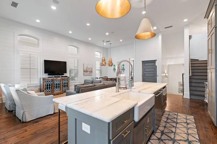 Vacation rental for 16 people, with pool and balcony in Inlet Beach