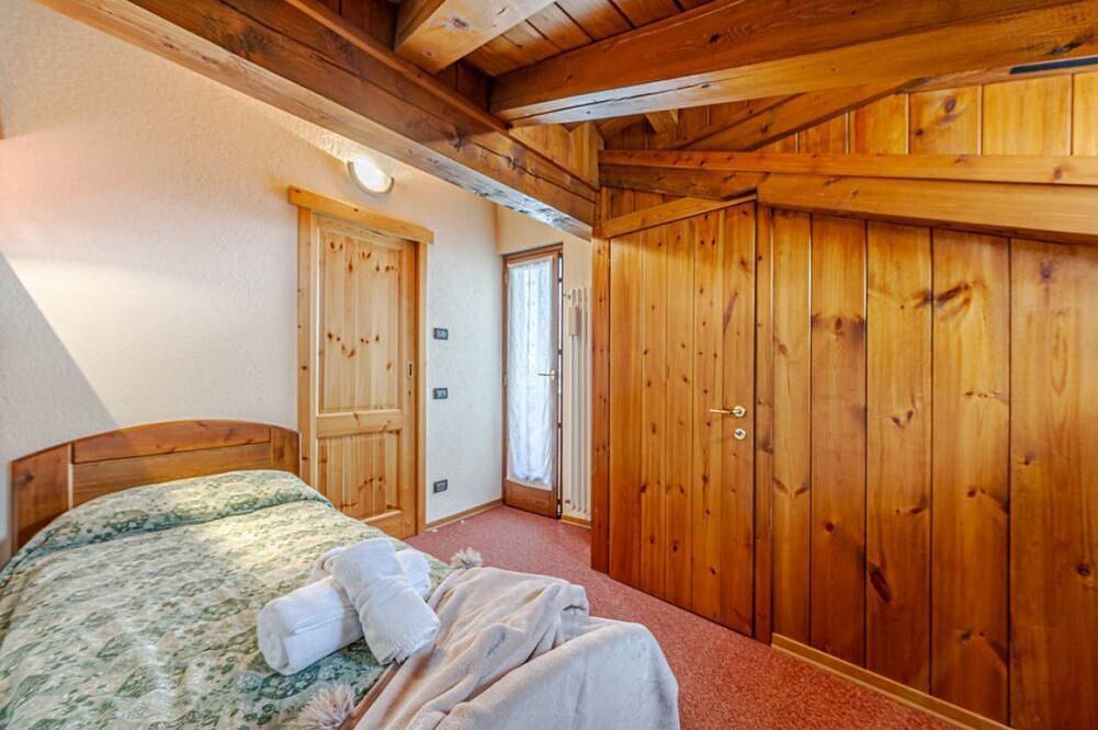 Apartamento entero, La Leitery du Mont Blanc 2 - Wifi & Parking in Courmayeur, Alpes del Valais